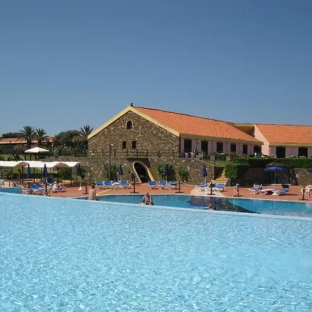 Hotel Club Esse Le Tonnare 4*
